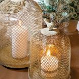 Lampiony Flamant: 256 zł (wys. 21 cm) i 605 zł (wys. 40 cm), z niklowanego aluminium, Square Space