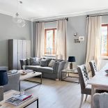 Lampy do salonu projektantka kupiła w sklepie Z potrzeby piękna.