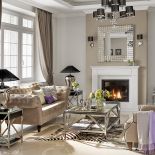 Lampy i stoliki kawowe od Eichholtz. Srebrna zastawa - Savoya Home.