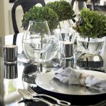 Latem obiady gospodarze podają na tarasie. Zawsze na stole jest piękna zastawa