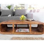 Ława Curved Invicta Interior sprawdzi się zarówno w nowoczesnych aranżacjach, jak i nieco bardziej orientalnych.