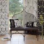 Ławka dla dwojga na czułe tete-a-tete. ARANŻER