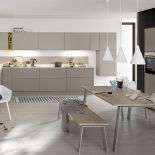 Ławki to dobra alternatywa dla krzeseł, zajmują mniej miejsca, mieszczą więcej osób, NOLTE