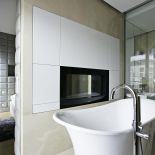 Łazienka jest miejscem jednego aktora, wolnostojącej wanny o zwiewnej, romantycznej formie. Z wanną bardzo dobrze