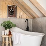 łazienka w drewnianym domu