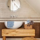 Łazienka wykończona drewnem. Graficzny dom Agaty Budny-Ciszewskiej