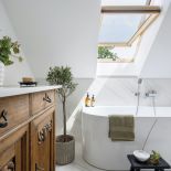 łazienka na poddaszu w domu irysovo home