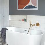 łazienka w mieszkaniu w modernistycznej kamienicy