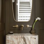 marmurowa umywalka w łazience