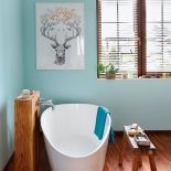 łazienka z wanną styl skandynawski