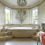 łazienka z zabudowaną wanną styl klasyczny