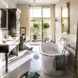 ŁAzienkę zaprojektowała i narysowała Paulina, a wykonał stolarz gwiazd Stanisław Dawidczyk, który swoje meble wysyła