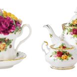 Letnie popołudnie i intensywnie pachnące bujne krzewy podsunęły pomysł na nowy porcelanowy wzór.