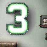 Litery, numery i symbole - lampy w takich formach proponuje portugalska firma Delightfull.