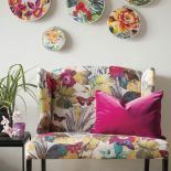 Dekoracje do domu: kwiaty na ścianach, meblach i w doniczkach