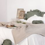 lniany koc na łóżko