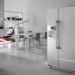 Lodówka Side by side z kostkarką do lodu z serii Platinum White Edition. KÜPPERSBUSCH