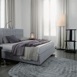 Łóżko Arca z pikowanym zagłówkiem. Sentymentalny design