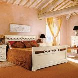 Łóżko Glamour z drewna tulipanowca. Cena - około 6200 zł. TONIN CASA