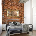 Łóżko i szafki nocne z IKEA. Loft w Nowej Papierni we Wrocławiu