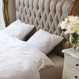 Łóżko obite jedwabiem od Black Bear House, Blackbearhouse.pl