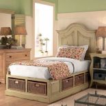 Łóżko z postarzanego drewna z wsuwanymi koszami na pościel, seria Provence, kurorthome.pl