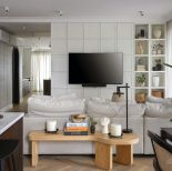 rattan i ciemne drewno w nowoczesnej aranżacji mieszkania