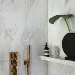 luksusowa łazienka z marmurem