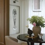 luksusowa jadalnia z drewnem