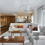 Najbardziej pożądany adres w Warszawie – Złota 44. Z dwustumetrowego apartamentu w marmurach widać stolicę jak na dłoni.