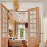 Elegancka sypialnia w starej kamienicy