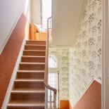 odrestaurowana klatka schodowa w historycznej kamienicy