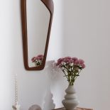 Lustro ścienne o nieregularnym kształcie