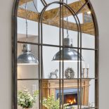 Lustro przywiezione z Francji. Miejsce do ucztowania