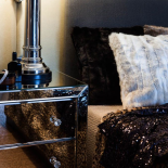 Lustrzane dodatki nadadzą elegancji każdemu wnętrzu.