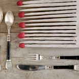 Łyżka do zupy - 69 zł, łyżeczka do herbaty - 59 zł, nóż i widelec - po 69 zł. FRYDERYK