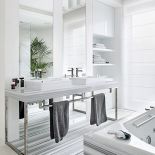 Ma 15 metrów i wchodzi się do niej przez... szafę w sypialni.