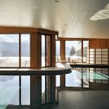 Ma 500 metrów i mieści ponadstumetrowy basen, suchą saunę i hammam, salę do jogi i squasha.