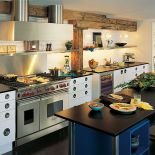 Ma palniki z podwójnym płomieniem i piekarnik z grillem do steków, 80 tys. zł. HOUSE MORE, DOMOTEKA