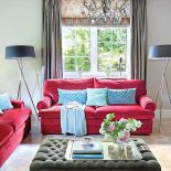 Ma też słabość do świateł - kryształowy żyrandol zrobił Andrew.