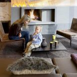 Magda z Igorkiem w salonie. Apartament znaleziony na randce