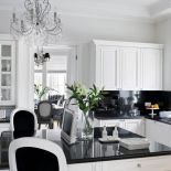 Maja sama zaprojektowała kuchenne kredensy.