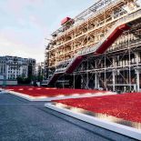 Maki przed Centre Pompidou w Paryżu. Zapytaj Kenzo