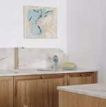 mała kuchnia w eleganckim mieszkaniu nad morzem