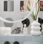 mała łazienka w mieszkaniu nad morzem