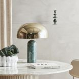 małe lampki w salonie