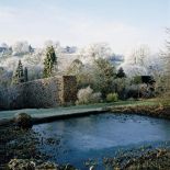 Malowniczo wygląda cisowo- bukowy żywopłot.