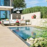 Mały basen nie służy do kąpieli, raczej dla ozdoby.