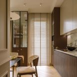 kuchnia ciemne drewno ryflowane