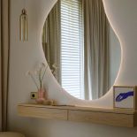 kaszmirowa sypialnia z dodatkiem drewna